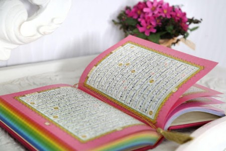 استماع و سكوت هنگام تلاوت قرآن